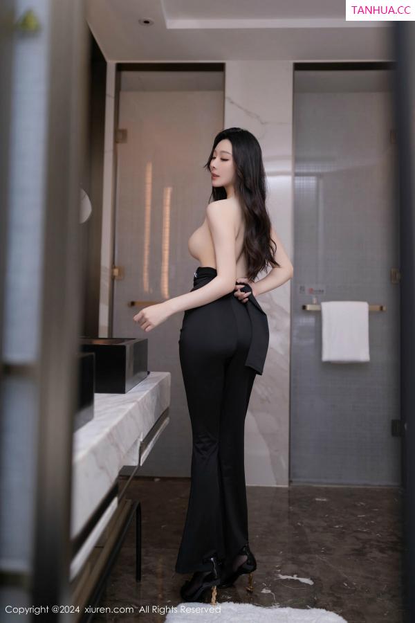 逗逗DouDou  [XiuRen]高清写真图 2024.11.01 No.9386 小逗逗 美腿黑丝第22张图片